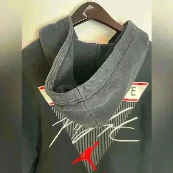 Jordan Women's Black and Red Hoodie - Picture 8 of 8